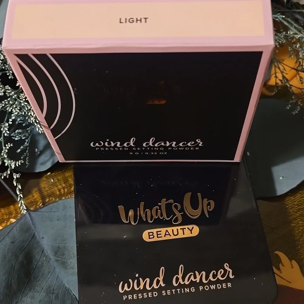 WHAT'S UP - WIND DANCERS - *LIGHT*- PRESSED SETTING POWDER - NIB